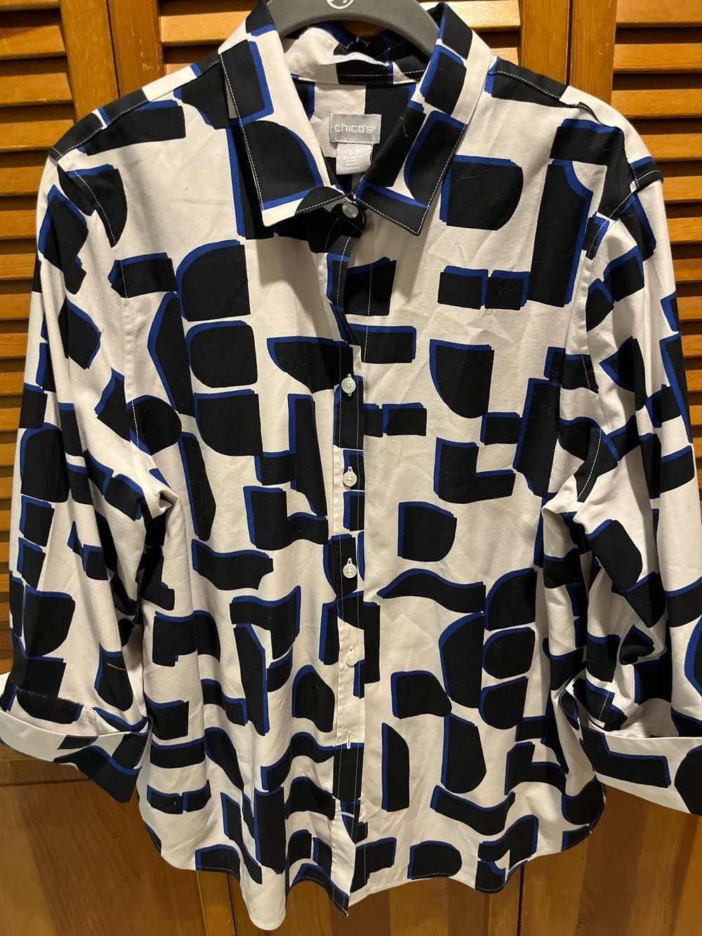 66. WOMENS CHICO’S 2.5/L DETAIL TOP